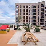 Stunning One-Bedroom Apartment- Next To Tube Station- Sleeps 3