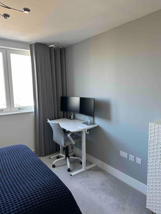 Stunning One-bedroom Apartment- Next To Tube Station- Sleeps 3 Appartamento *
