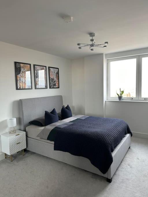Stunning One-bedroom Apartment- Next To Tube Station- Sleeps 3 Apartment