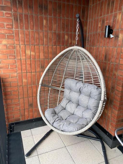 Stunning One-bedroom Apartment- Next To Tube Station- Sleeps 3 Londra