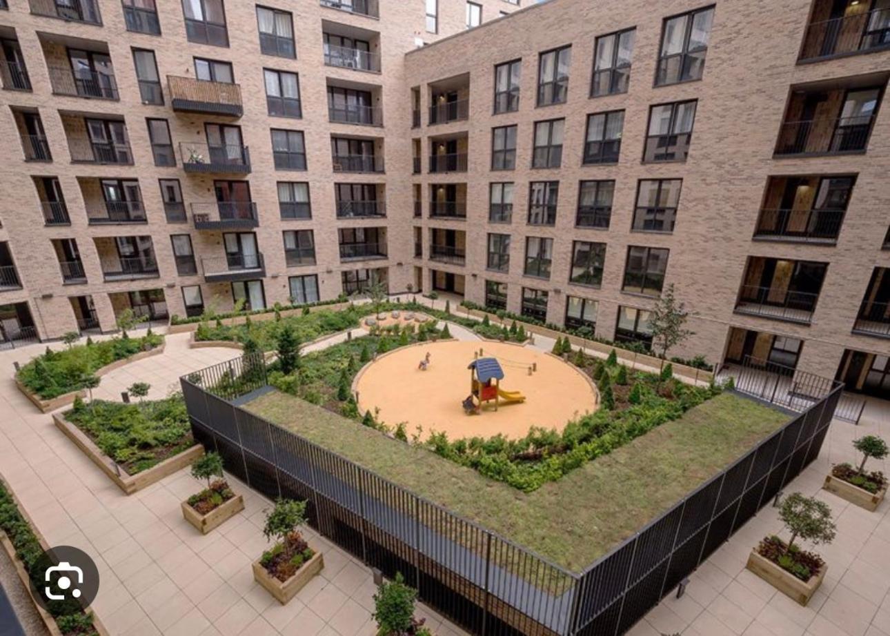 Stunning One-bedroom Apartment- Next To Tube Station- Sleeps 3 * Londra