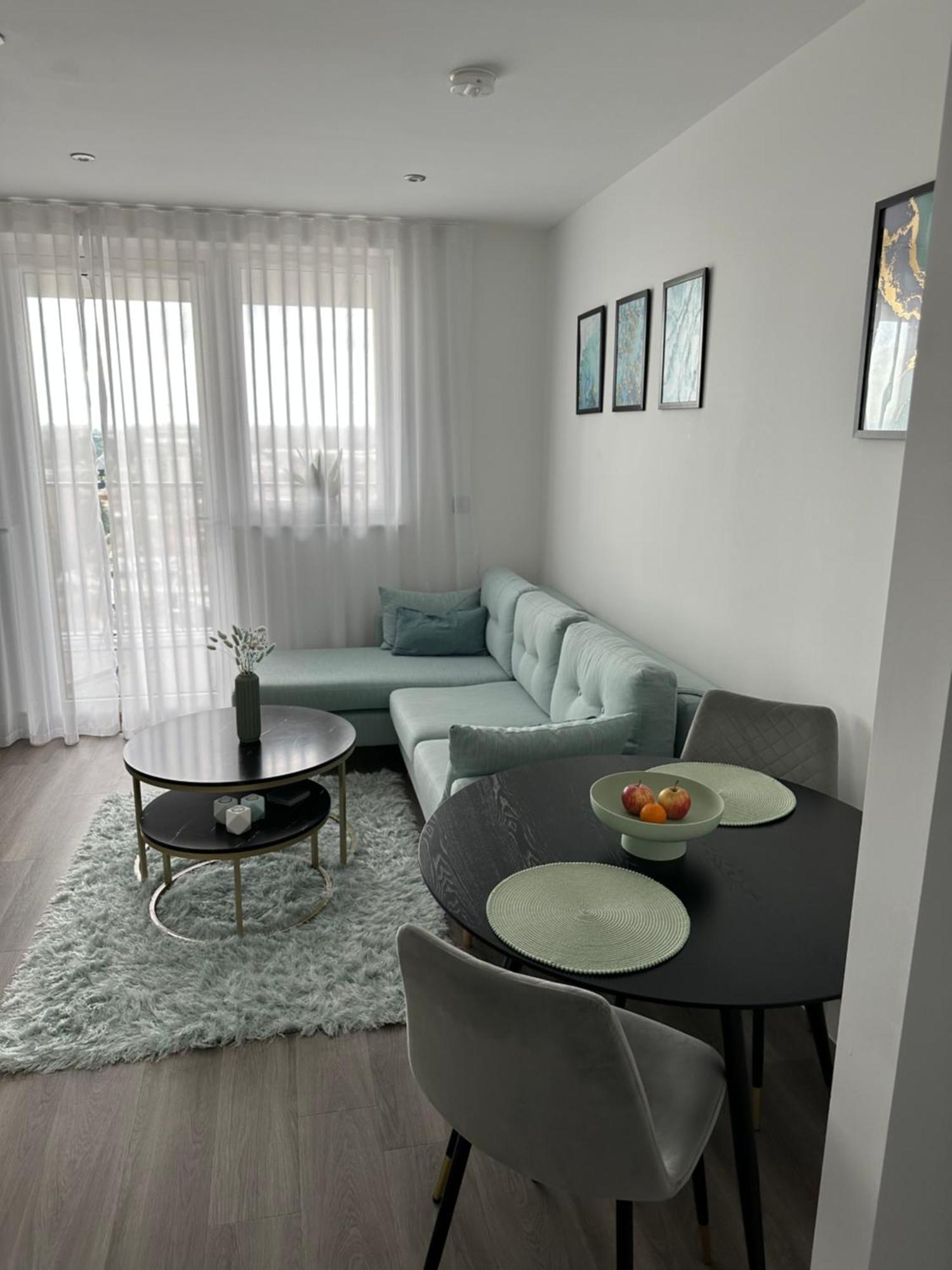 Apartment Stunning One-bedroom Apartment- Next To Tube Station- Sleeps 3 *
